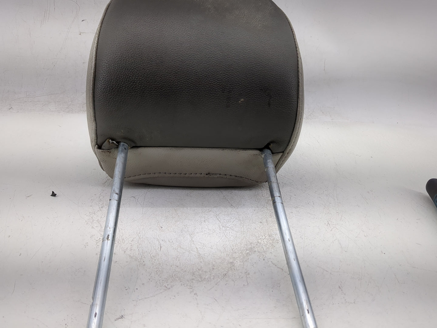 2008-2010 Chrysler 300 Headrest Head Rest Front Driver Passenger Seat Fits Fits 2008 2009 2010 OEM Used Auto Parts - Oemused