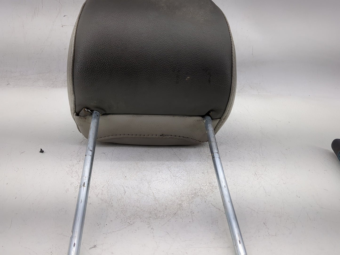 2008-2010 Chrysler 300 Headrest Head Rest Front Driver Passenger Seat Fits Fits 2008 2009 2010 OEM Used Auto Parts - Oemused