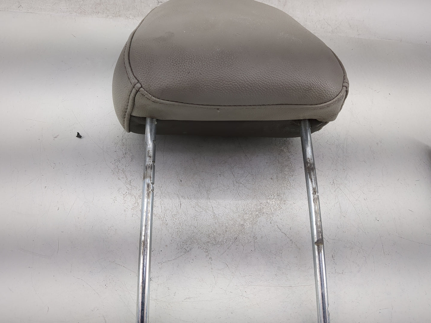 2008-2010 Chrysler 300 Headrest Head Rest Front Driver Passenger Seat Fits Fits 2008 2009 2010 OEM Used Auto Parts - Oemused