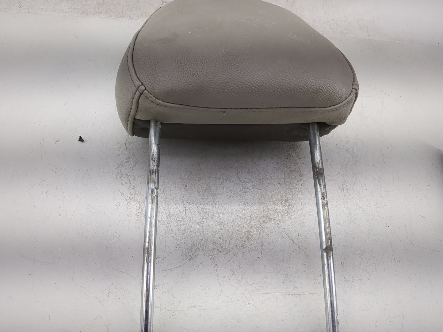 2008-2010 Chrysler 300 Headrest Head Rest Front Driver Passenger Seat Fits Fits 2008 2009 2010 OEM Used Auto Parts - Oemused