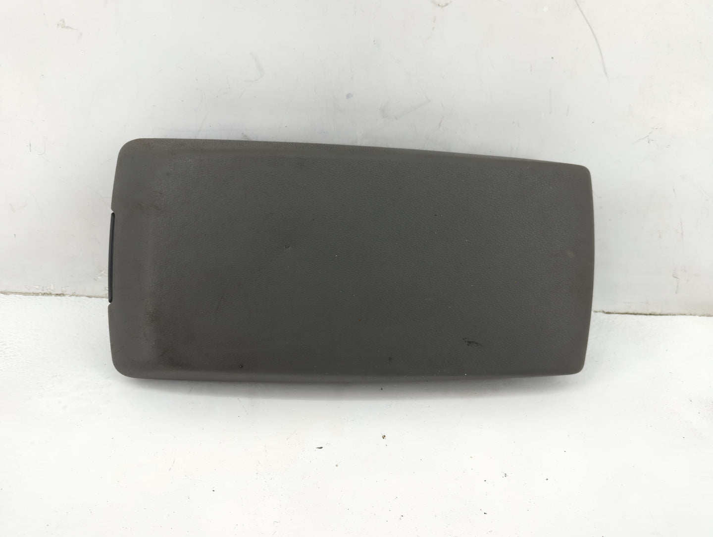 2005 Chrysler 300 Center Console Armrest Cover Lid Fits OEM Used Auto Parts - Oemusedautoparts1.com