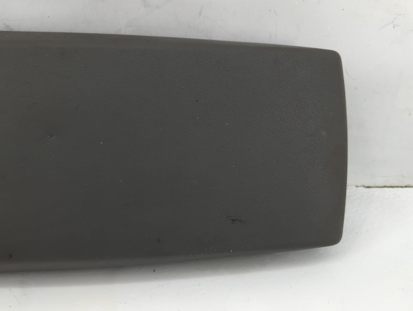 2005 Chrysler 300 Center Console Armrest Cover Lid Fits OEM Used Auto Parts - Oemusedautoparts1.com