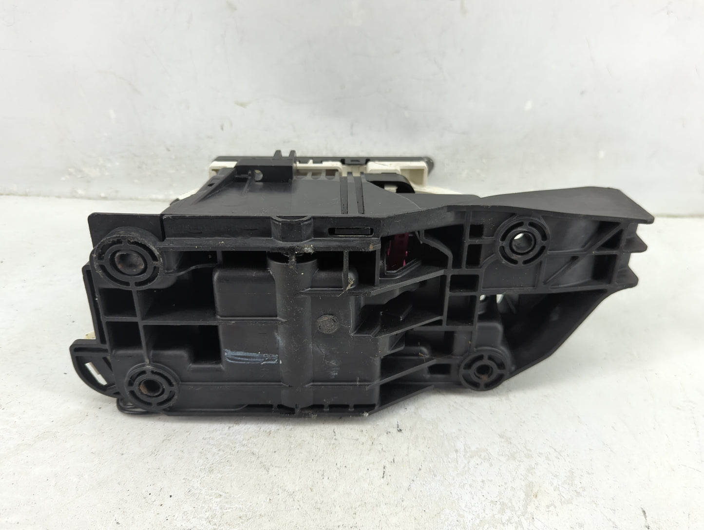 2007 Chrysler 300 Floor Console Assembly Shifter - Oemusedautoparts1.com