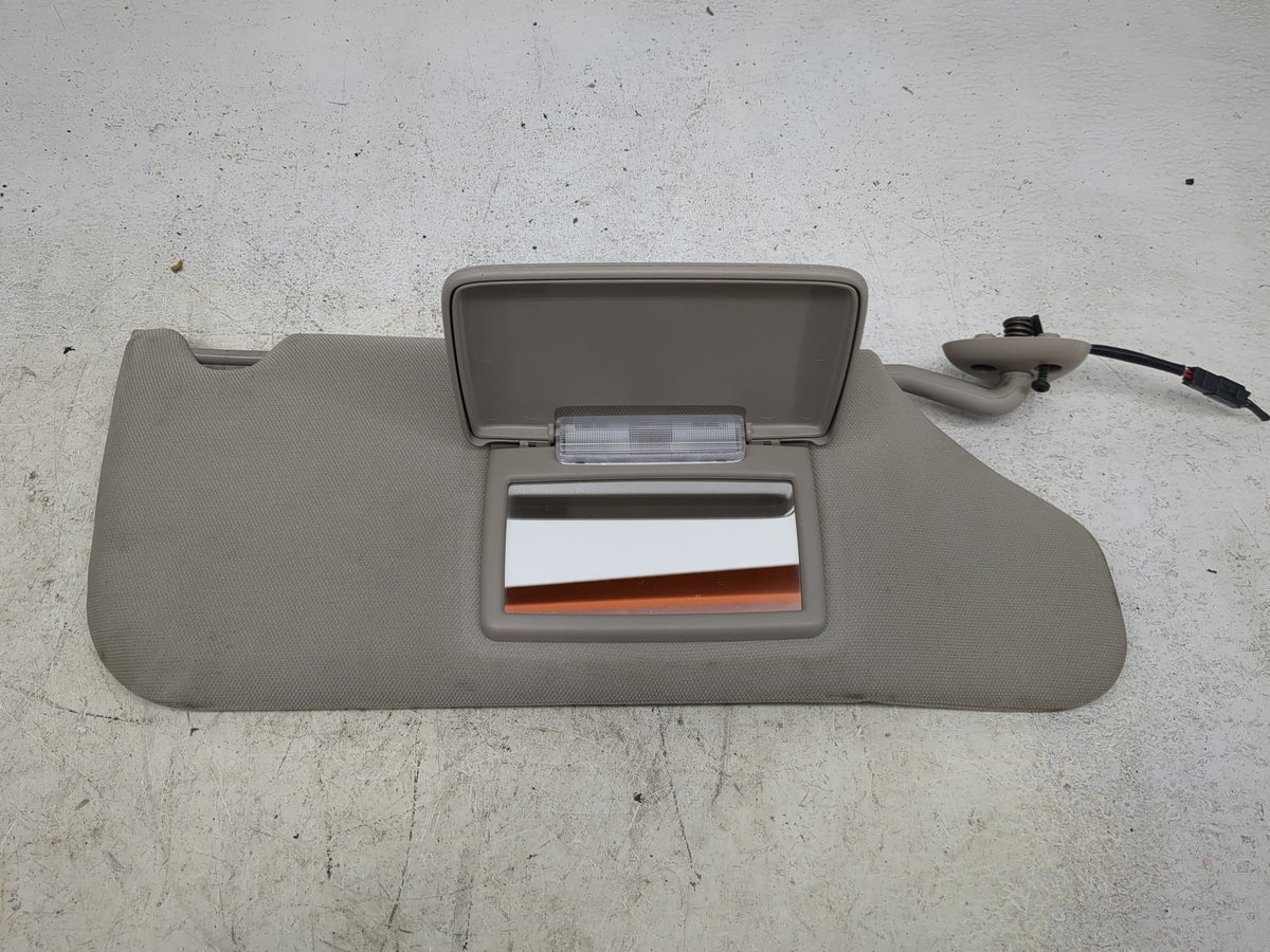 0 Chrysler 300c Sun Visor Shade Replacement Passenger Right Mirror Fits Fits 205 2006 2007 OEM Used Auto Parts - Oemusedauto