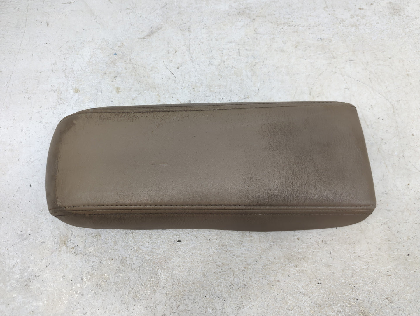 2003-2004 Chrysler 300m Center Console Armrest Cover Lid Fits Fits 2003 2004 OEM Used Auto Parts - Oemusedautoparts1.com