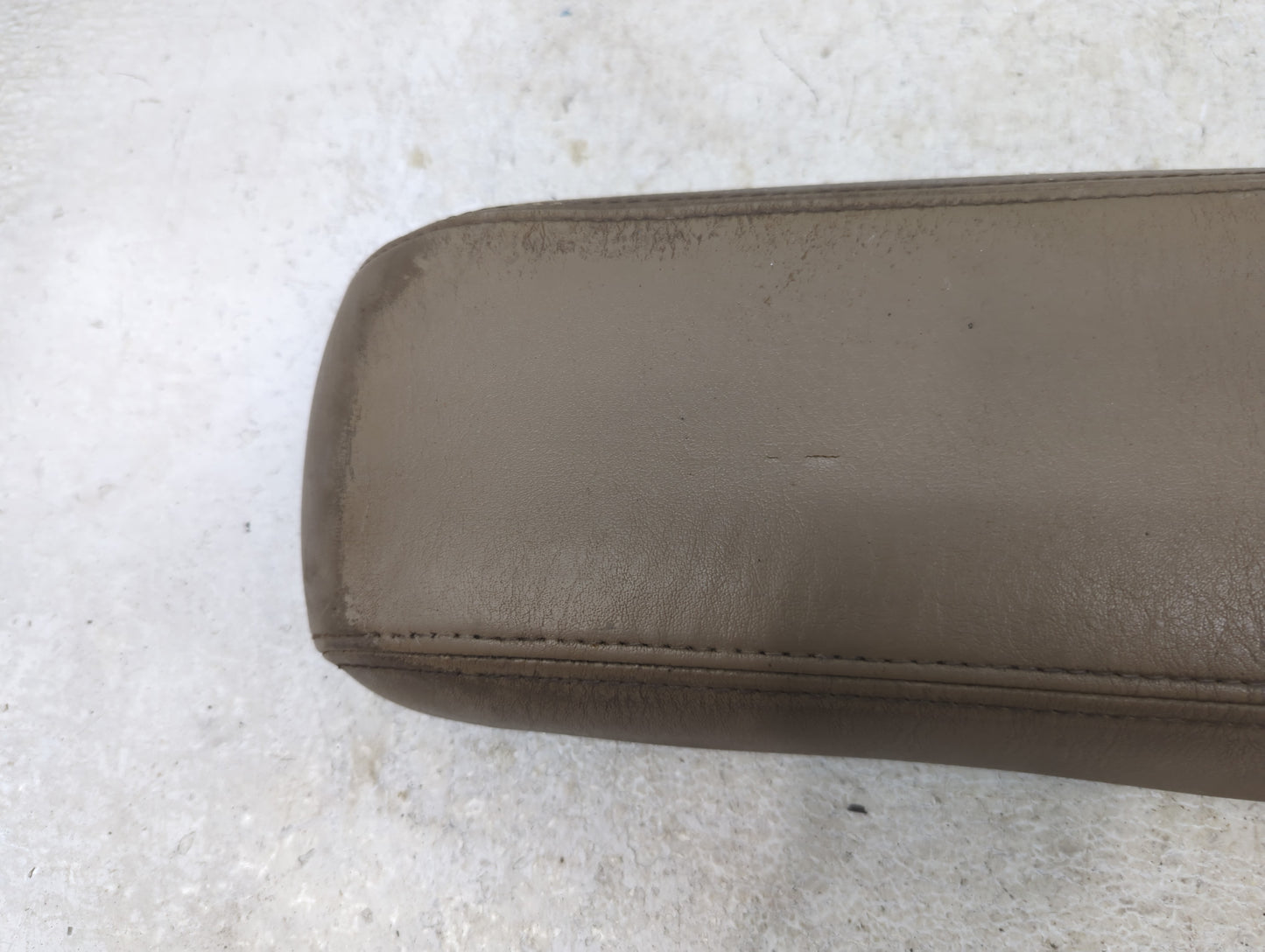 2003-2004 Chrysler 300m Center Console Armrest Cover Lid Fits Fits 2003 2004 OEM Used Auto Parts - Oemusedautoparts1.com