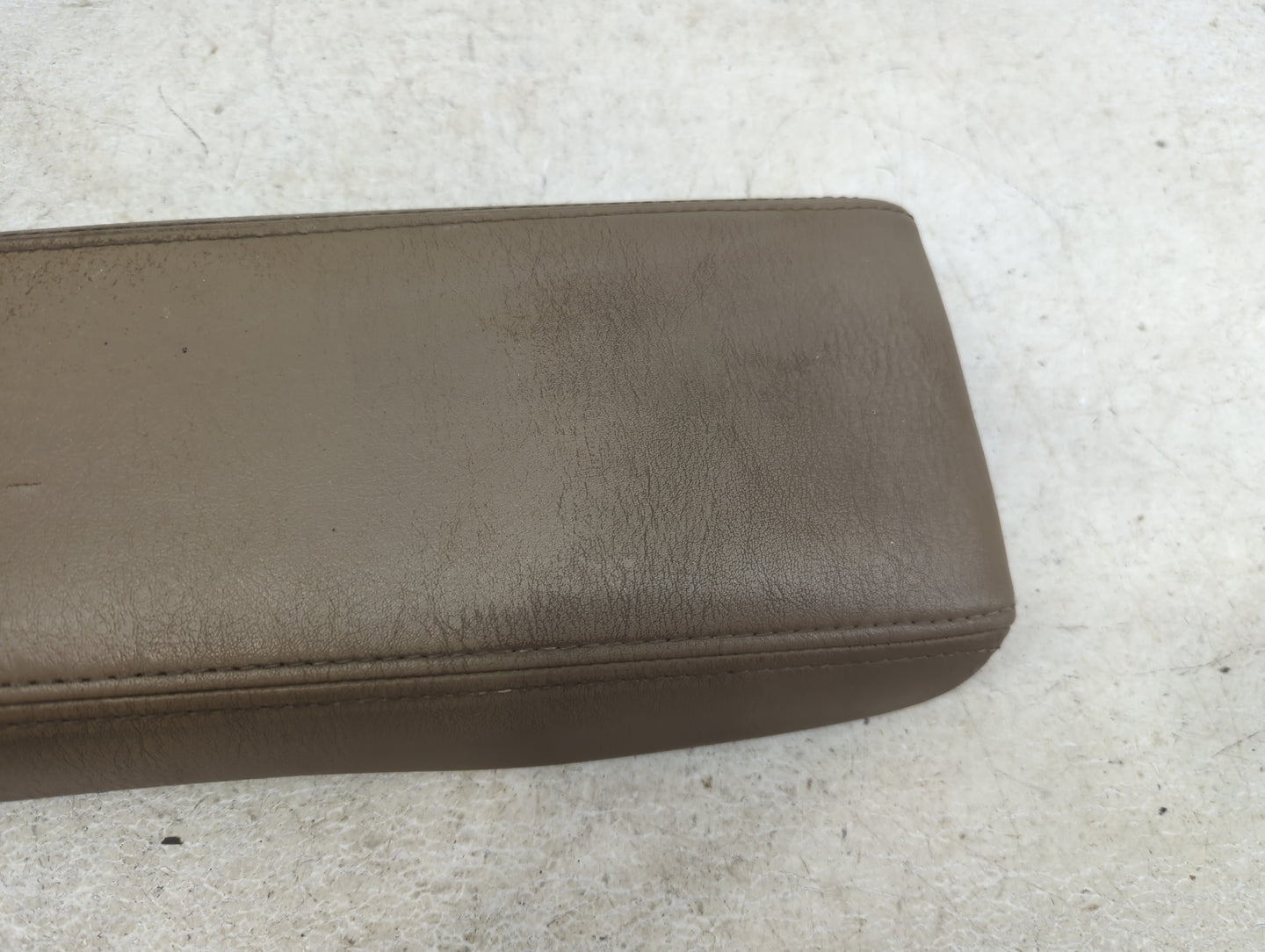 2003-2004 Chrysler 300m Center Console Armrest Cover Lid Fits Fits 2003 2004 OEM Used Auto Parts - Oemusedautoparts1.com