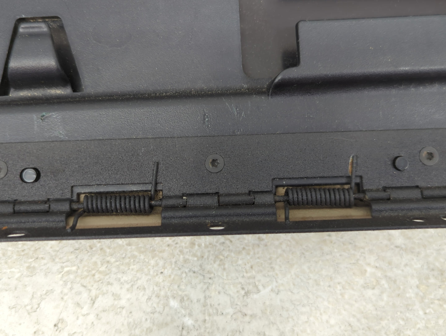 2003-2004 Chrysler 300m Center Console Armrest Cover Lid Fits Fits 2003 2004 OEM Used Auto Parts - Oemusedautoparts1.com