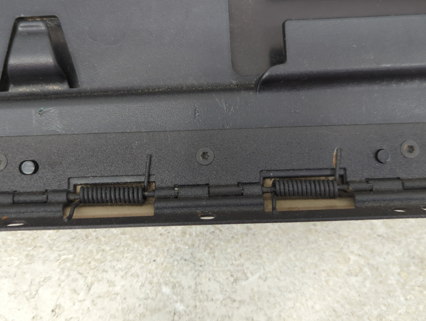 2003-2004 Chrysler 300m Center Console Armrest Cover Lid Fits Fits 2003 2004 OEM Used Auto Parts - Oemusedautoparts1.com