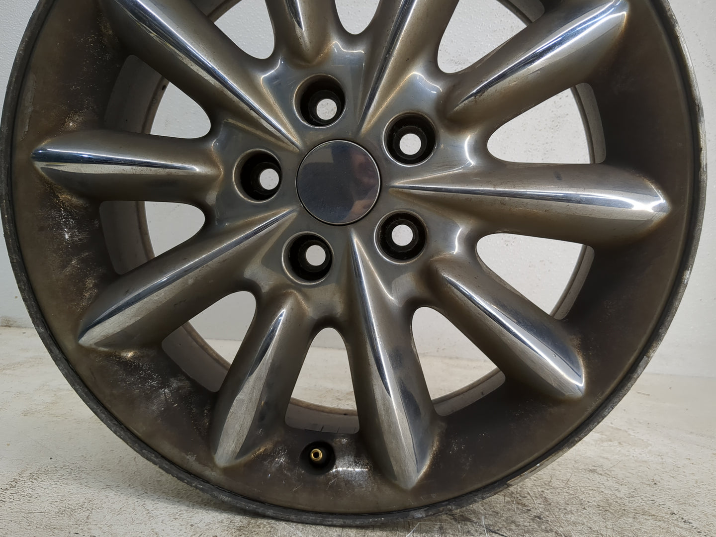 2003-2004 Chrysler 300m Oem Wheel Rim 1191786 - Oemusedautoparts1.com