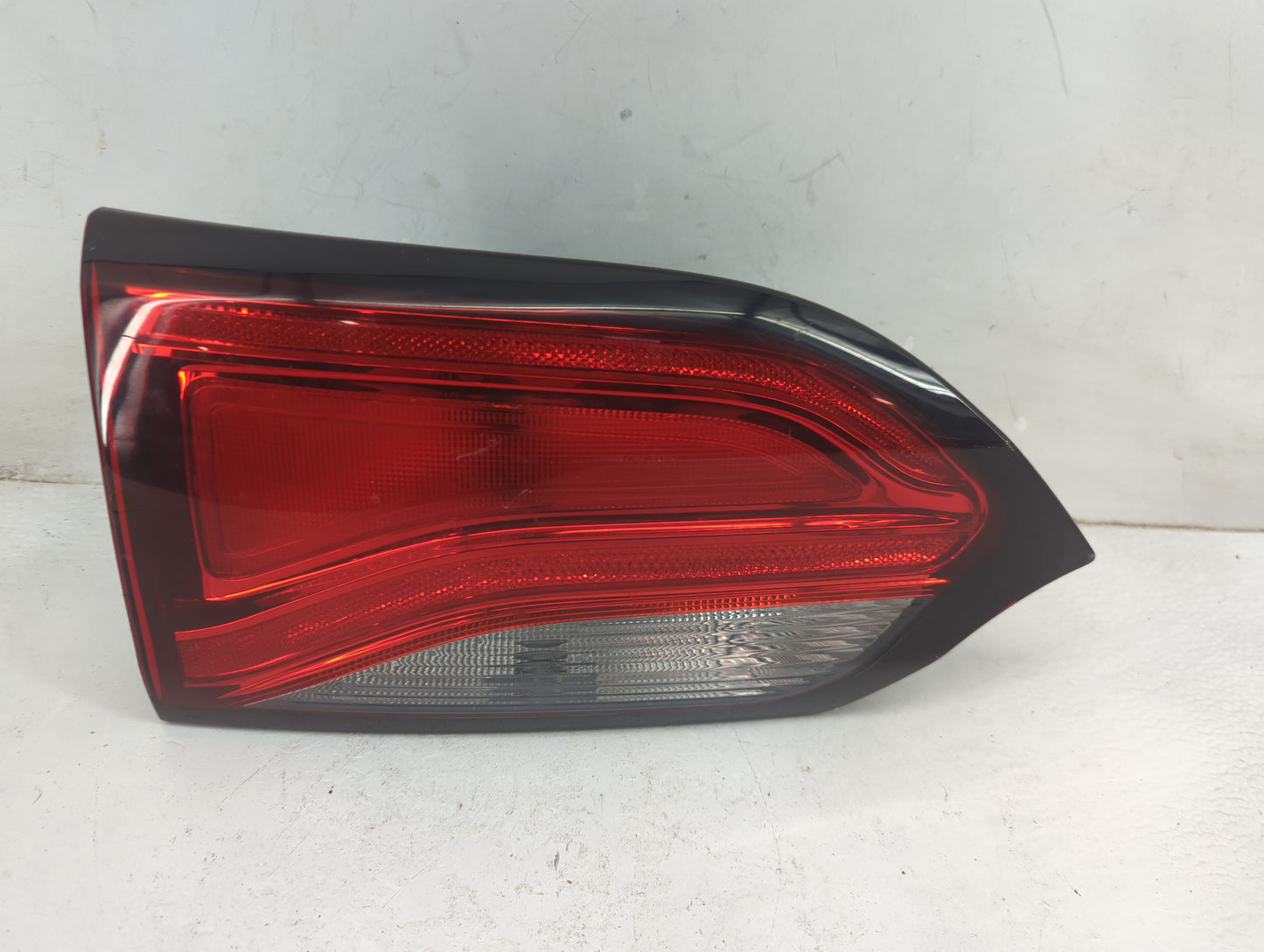 2017-2019 Chrysler Pacifica Driver Left Side Deck Lid Mounted Tail Light - Oemusedautoparts1.com
