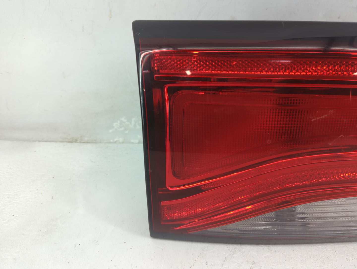 2017-2019 Chrysler Pacifica Driver Left Side Deck Lid Mounted Tail Light - Oemusedautoparts1.com