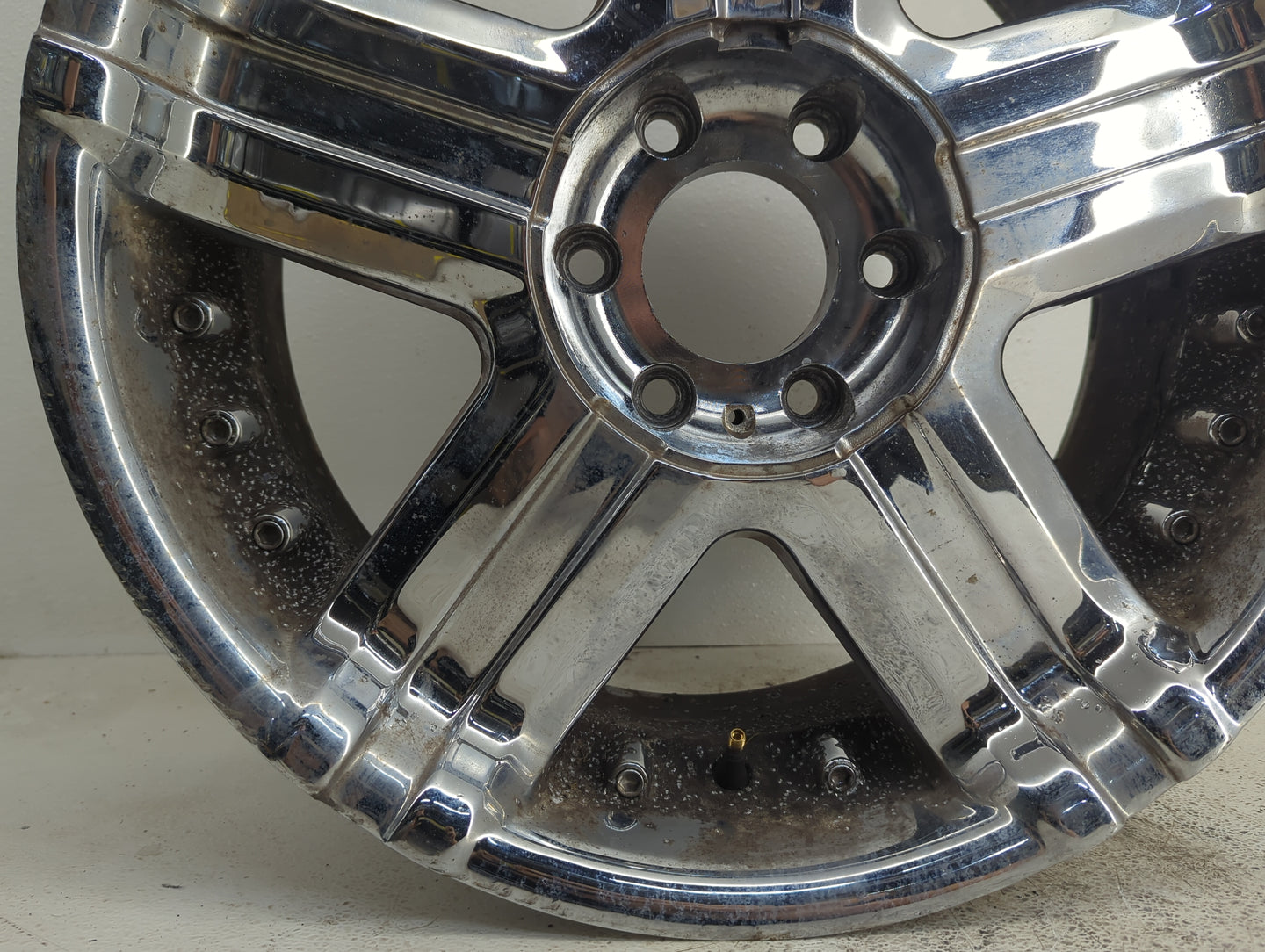 2004-2008 Chrysler Pacifica Oem Wheel Rim 1097587 - Oemusedautoparts1.com