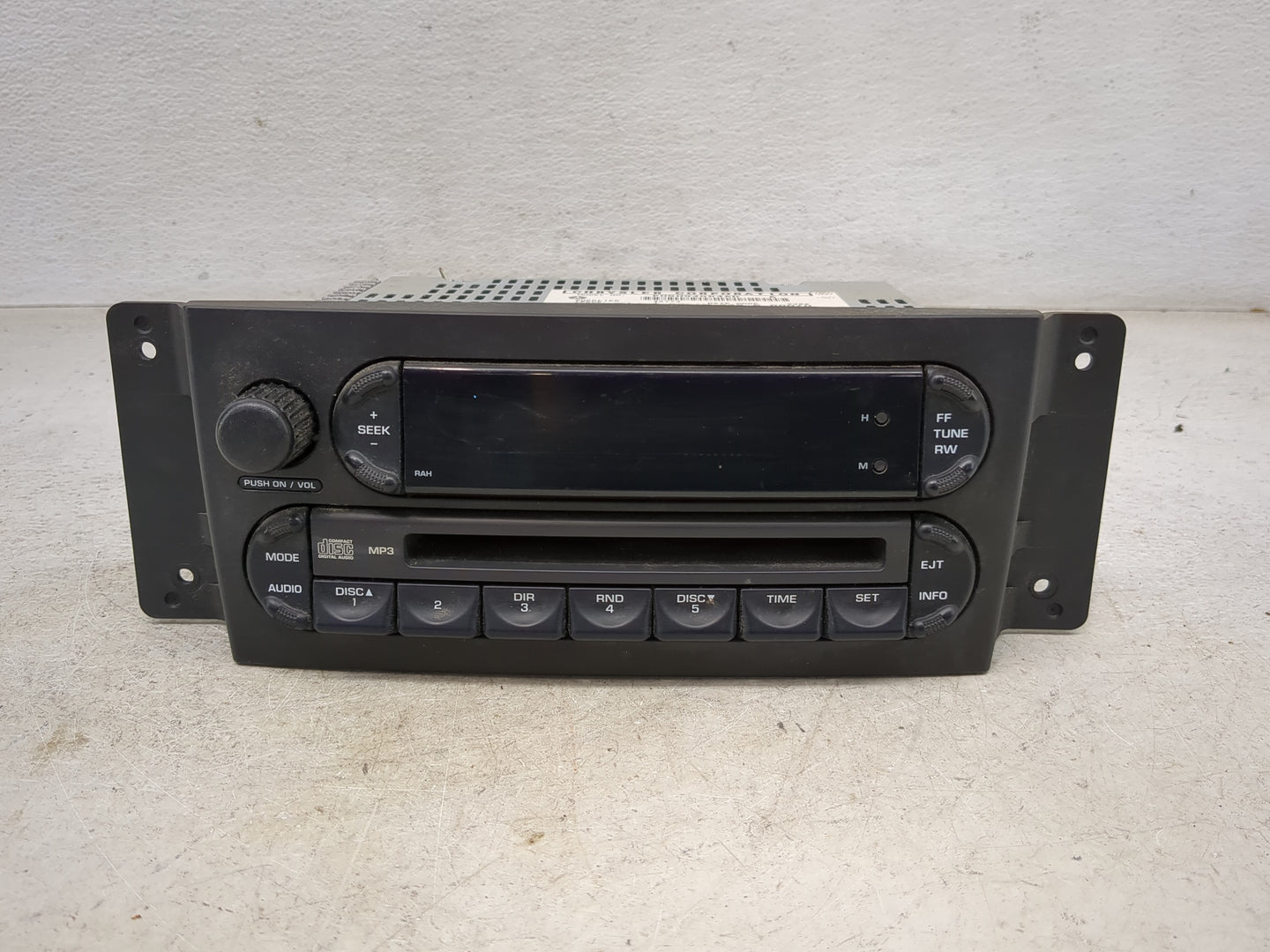 2004-2008 Chrysler Pacifica Radio AM FM Cd Player Receiver Replacement Fits Fits 2004 2005 2006 2007 2008 OEM Used Auto Part