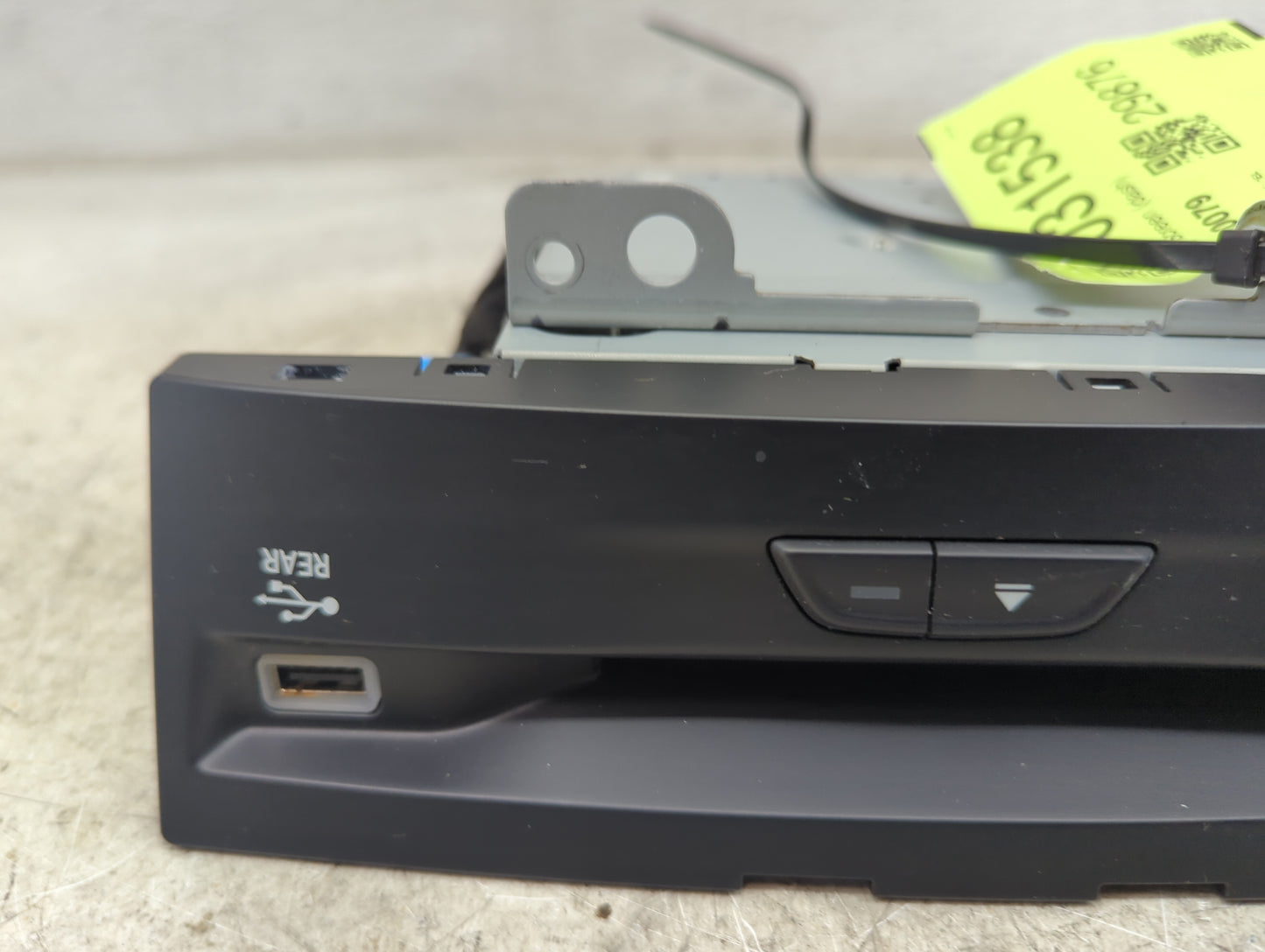 2017-2017 Chrysler Pacifica Information Display Screen 5031538 - Oemusedautoparts1.com