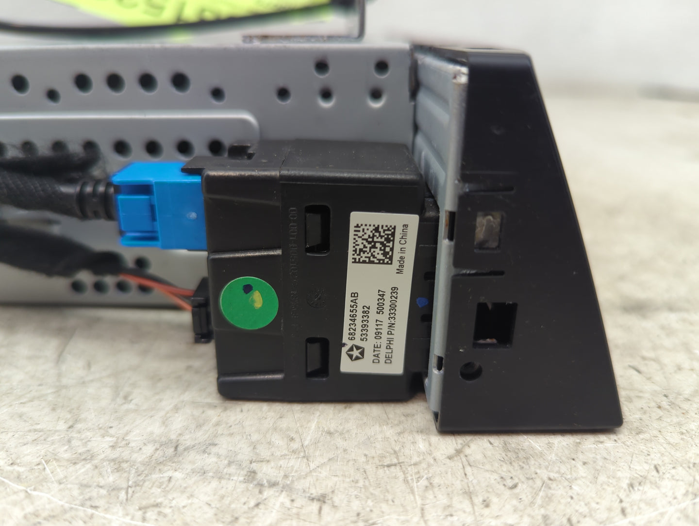2017-2017 Chrysler Pacifica Information Display Screen 5031538 - Oemusedautoparts1.com