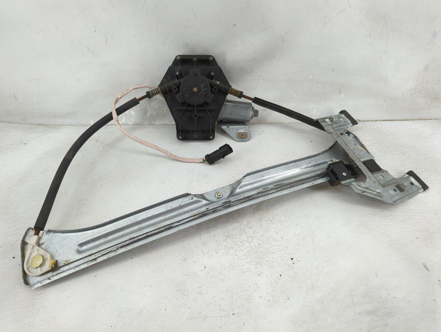 2006-2010 Chrysler Pt Cruiser Used Driver Left Front Window Regulator 1120820 - Oemusedautoparts1.com