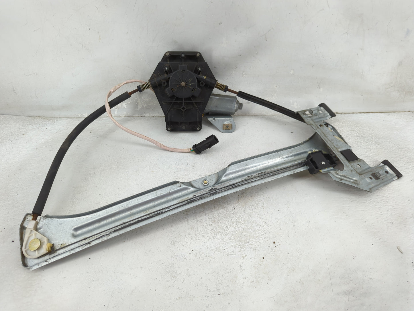 2006-2010 Chrysler Pt Cruiser Used Driver Left Front Window Regulator 1120820 - Oemusedautoparts1.com