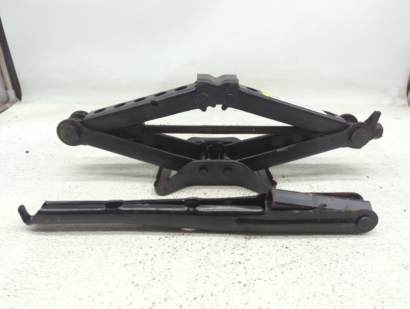 2010 Chrysler Sebring Spare Scissor Car Jack - Oemusedautoparts1.com