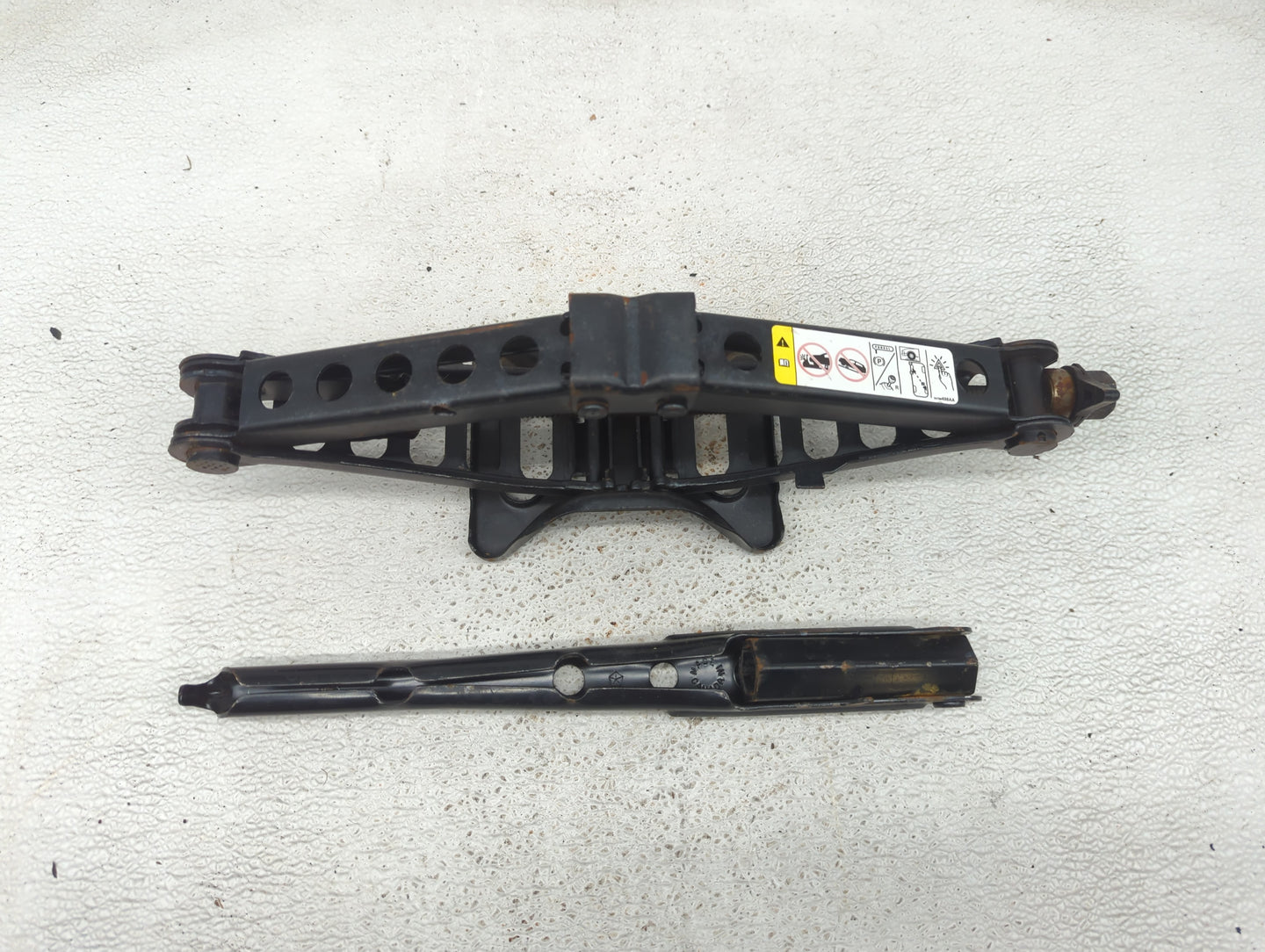 2010 Chrysler Sebring Spare Scissor Car Jack - Oemusedautoparts1.com