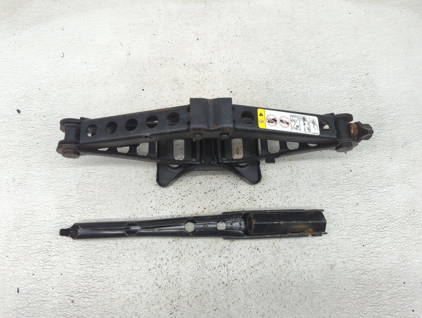 2010 Chrysler Sebring Spare Scissor Car Jack - Oemusedautoparts1.com