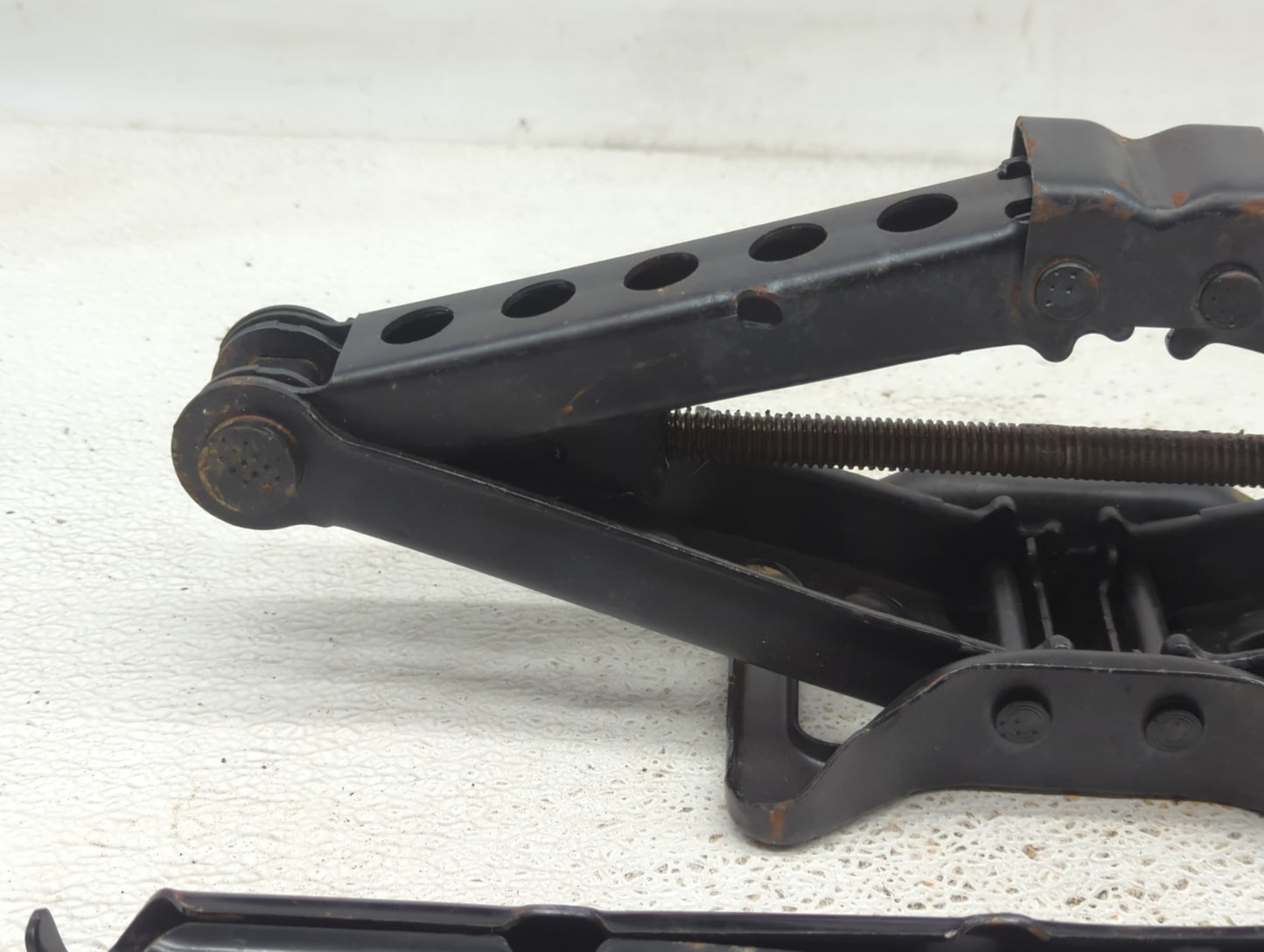 2010 Chrysler Sebring Spare Scissor Car Jack - Oemusedautoparts1.com