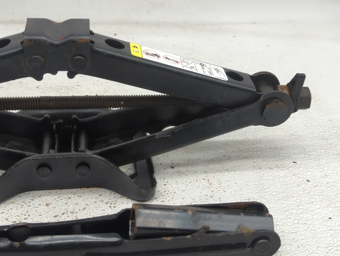 2010 Chrysler Sebring Spare Scissor Car Jack - Oemusedautoparts1.com