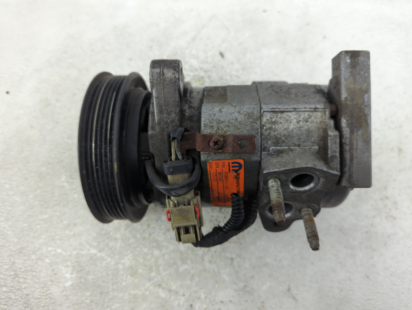 2001-2002 Chrysler Town & Country Air Conditioning A/c Ac Compressor Oem - Oemusedautoparts1.com