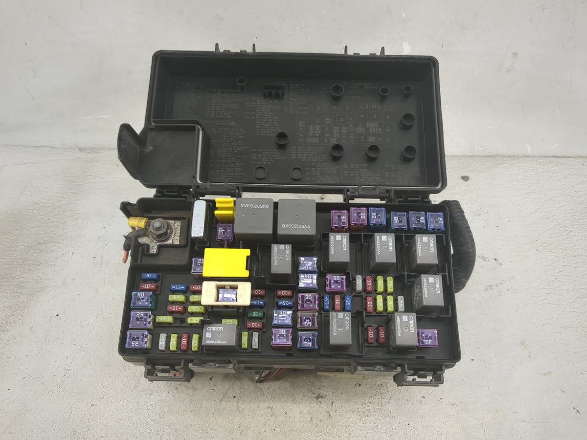 2011-2011 Chrysler Town & Country Fusebox Fuse Box Relay Module Tipm - Oemusedautoparts1.com