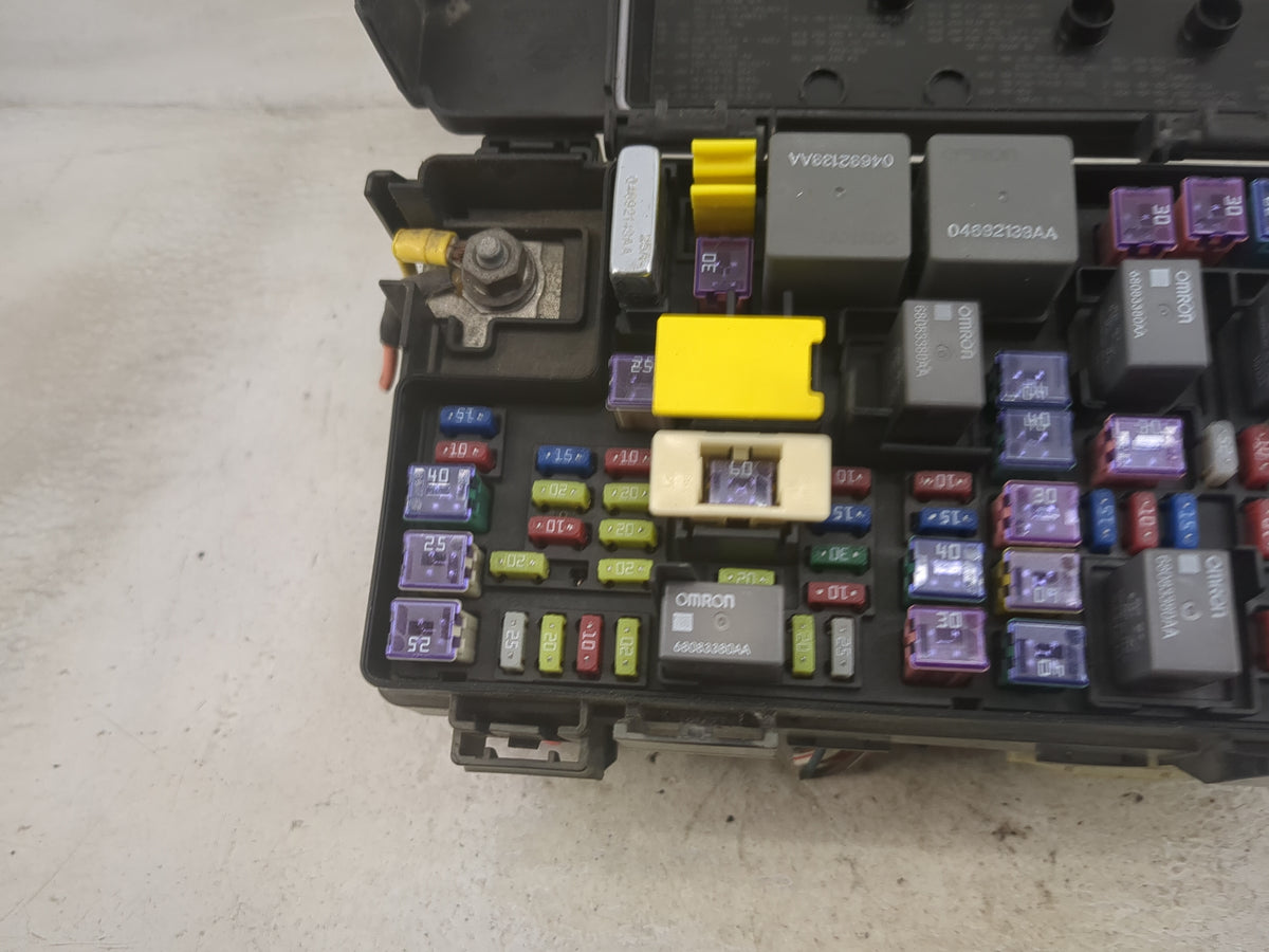 2011-2011 Chrysler Town & Country Fusebox Fuse Box Relay Module Tipm - Oemusedautoparts1.com