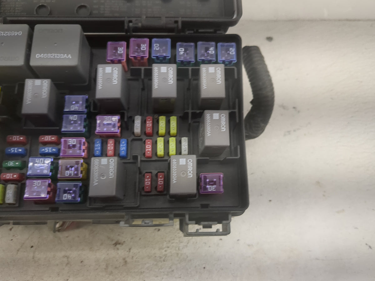 2011-2011 Chrysler Town & Country Fusebox Fuse Box Relay Module Tipm - Oemusedautoparts1.com