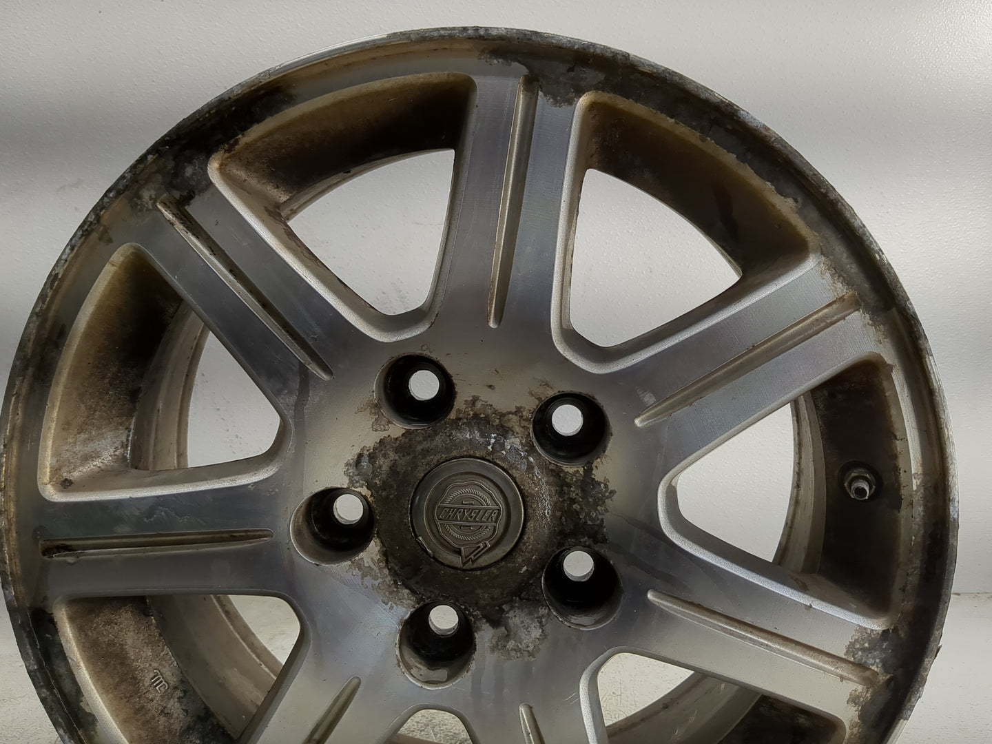 2008-2013 Chrysler Town & Country Oem Wheel Rim - Oemusedautoparts1.com
