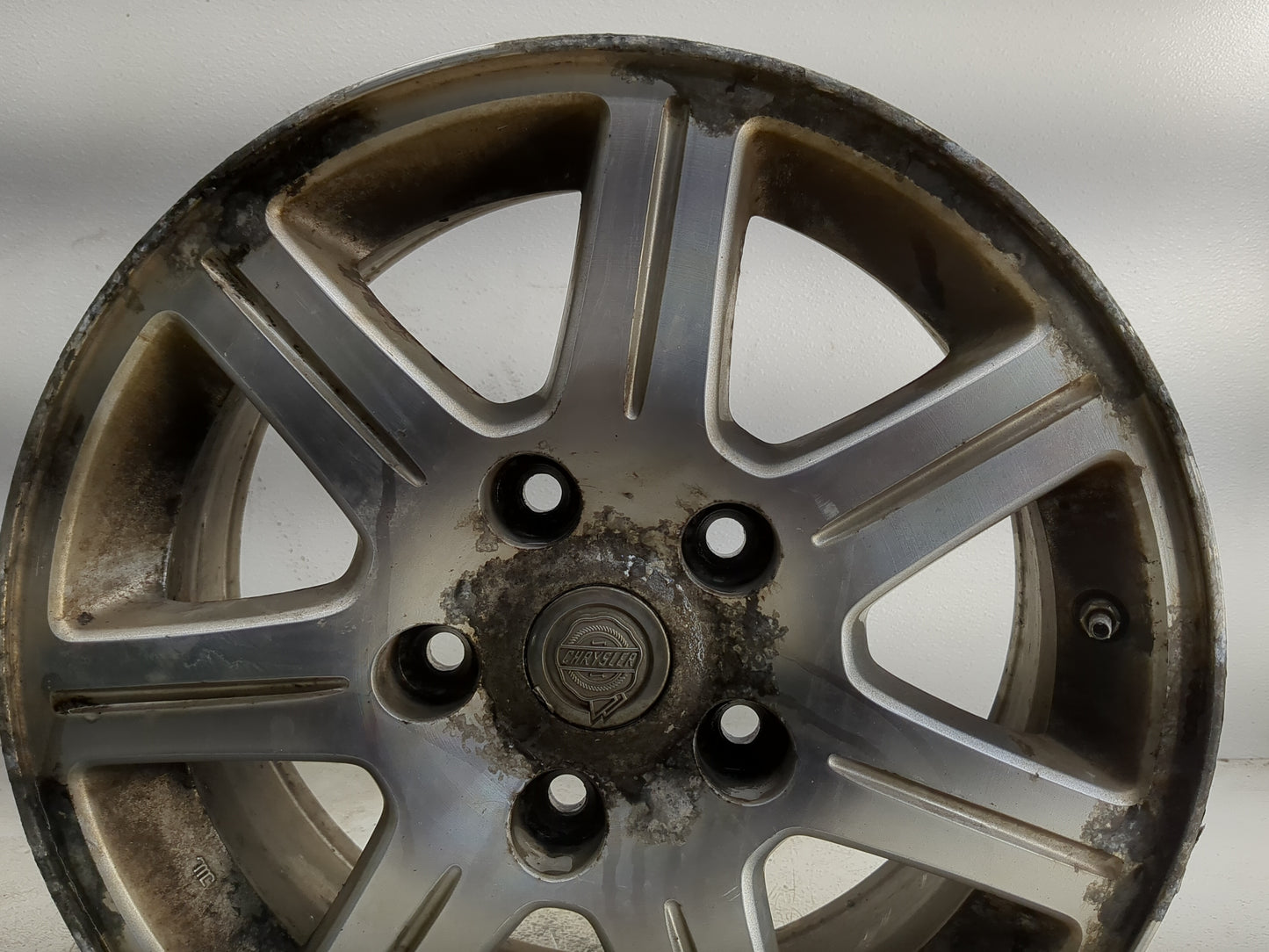 2008-2013 Chrysler Town & Country Oem Wheel Rim - Oemusedautoparts1.com