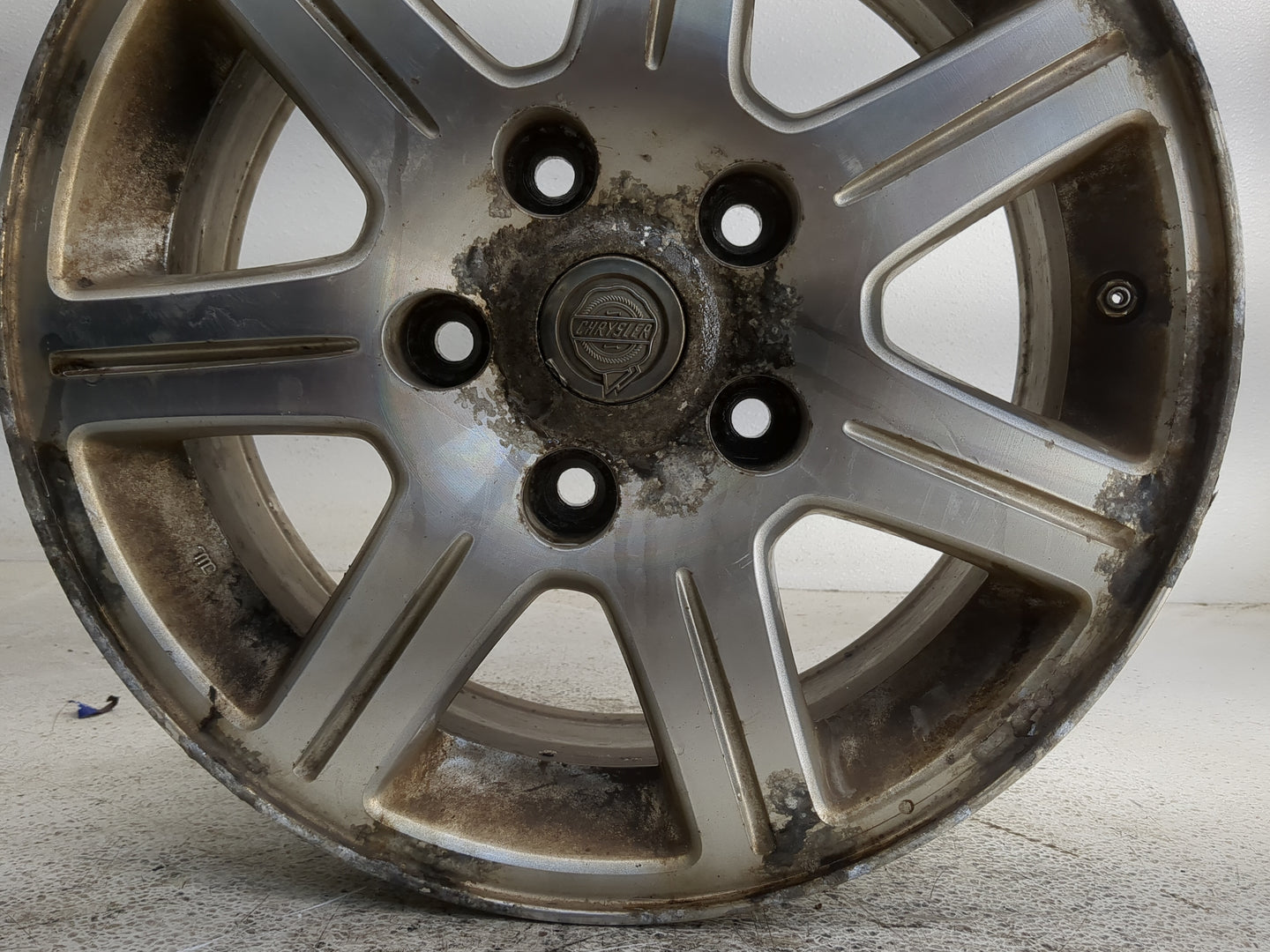 2008-2013 Chrysler Town & Country Oem Wheel Rim - Oemusedautoparts1.com