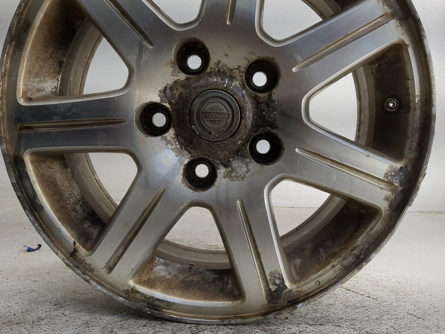2008-2013 Chrysler Town & Country Oem Wheel Rim - Oemusedautoparts1.com