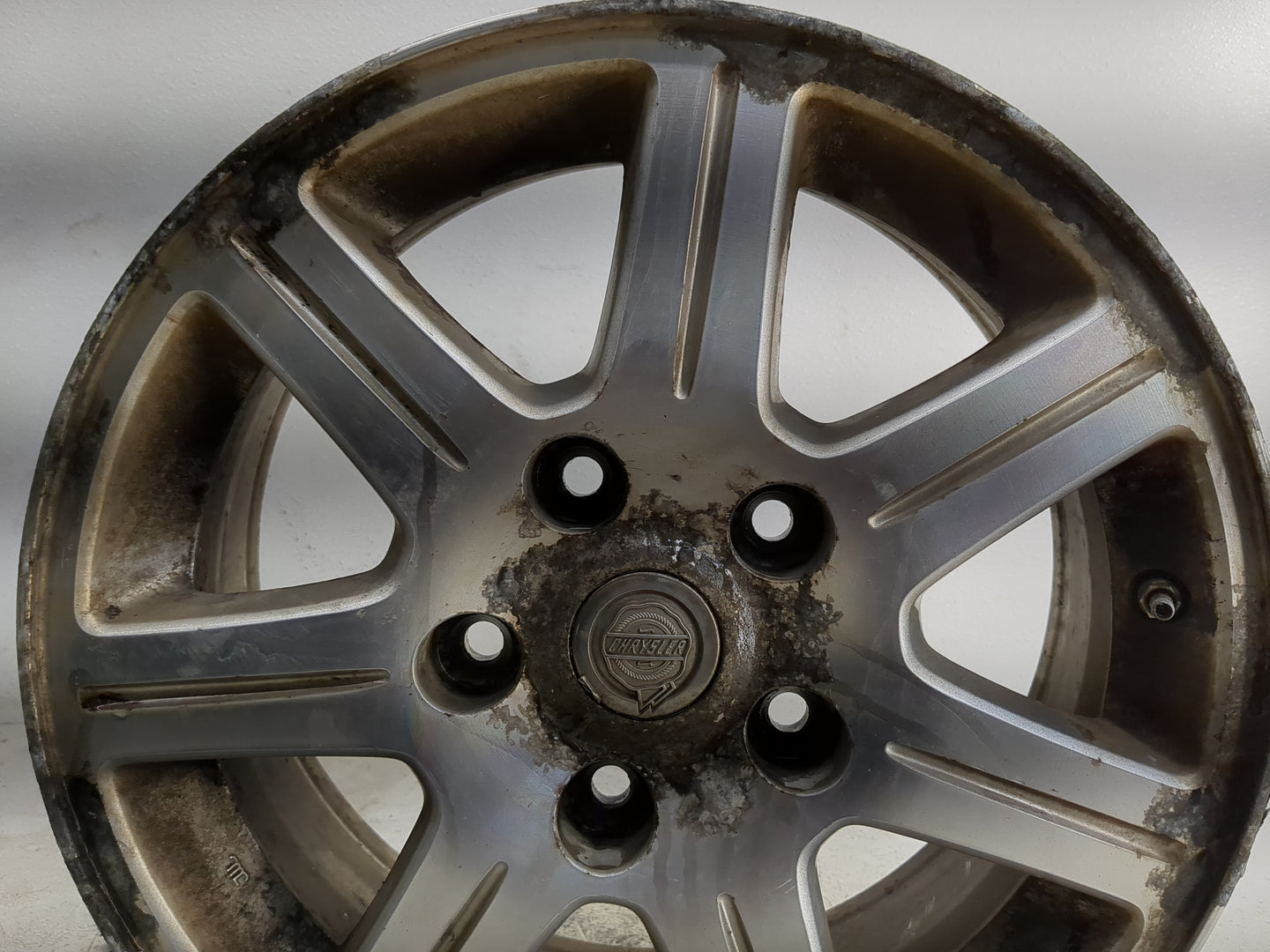 2008-2013 Chrysler Town & Country Oem Wheel Rim - Oemusedautoparts1.com