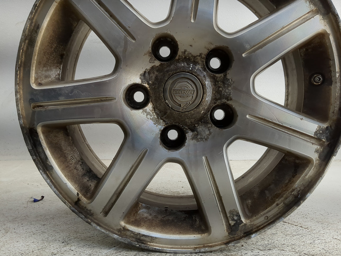 2008-2013 Chrysler Town & Country Oem Wheel Rim - Oemusedautoparts1.com