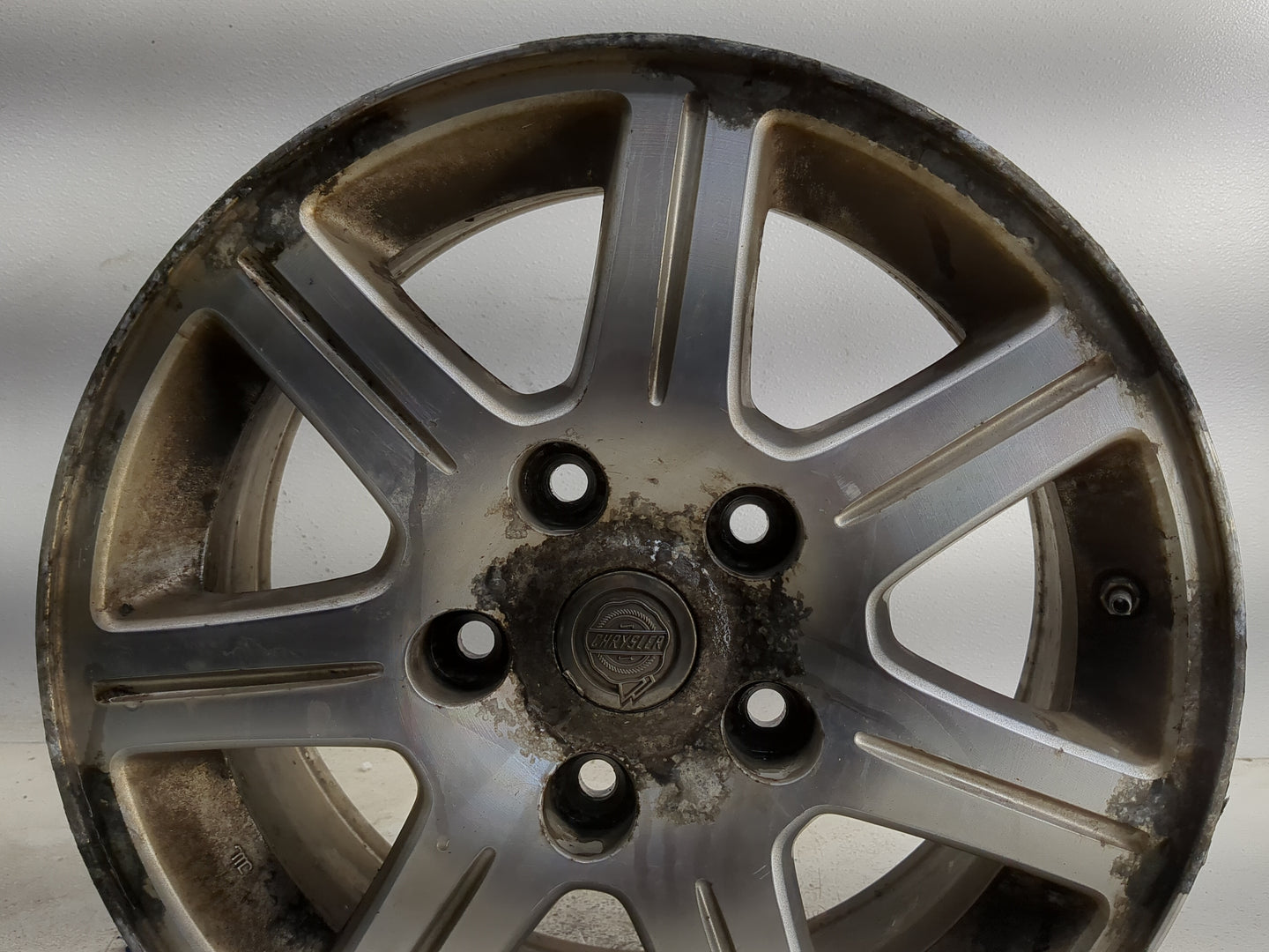 2008-2013 Chrysler Town & Country Oem Wheel Rim - Oemusedautoparts1.com
