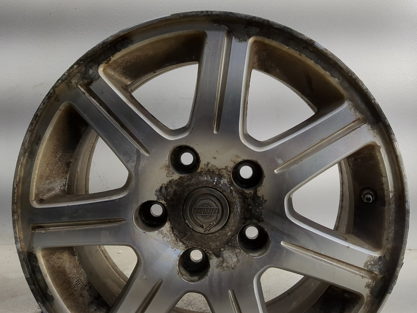 2008-2013 Chrysler Town & Country Oem Wheel Rim - Oemusedautoparts1.com