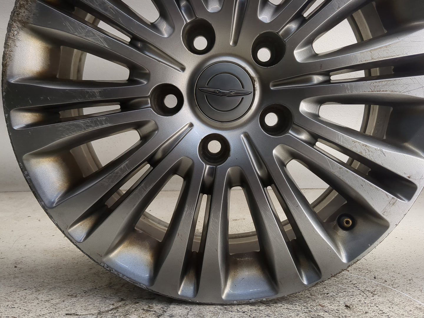 2011-2016 Chrysler Town & Country Oem Wheel Rim 1389902 - Oemusedautoparts1.com