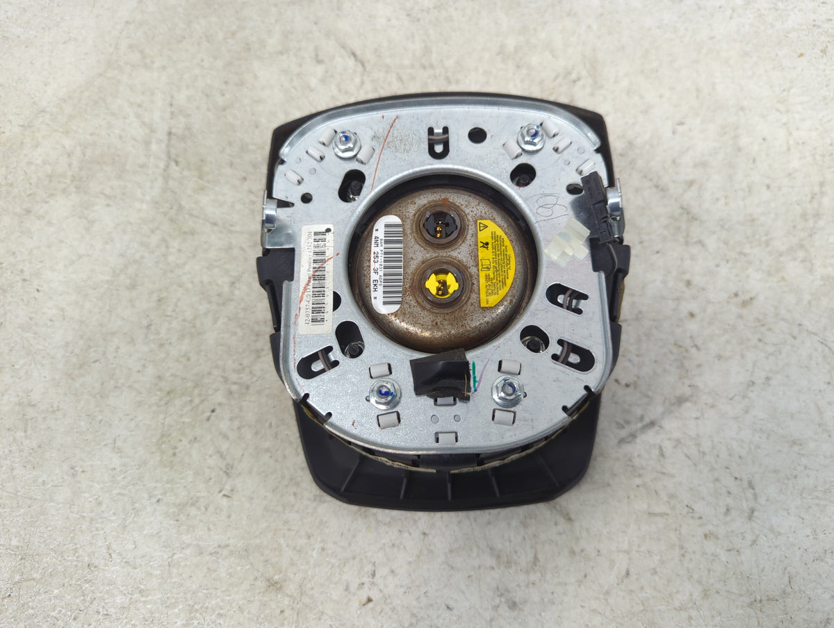 2011 Chrysler Town & Country Air Bag Driver Left Steering Wheel Mounted 5011048 - Oemusedautoparts1.com