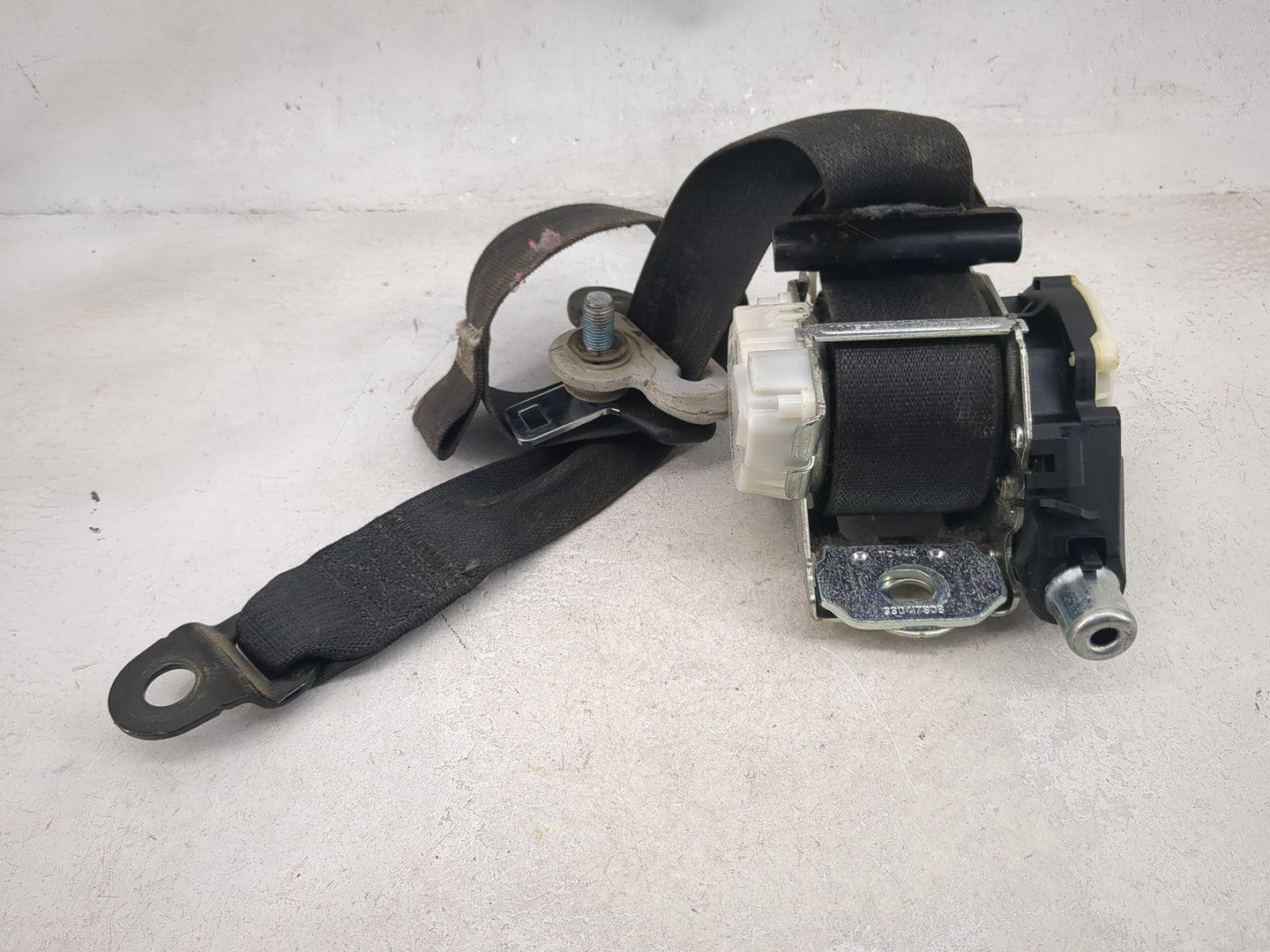 2011-2013 Chrysler Town & Country Drvier Front Seatbelt Retractor 5011121 - Oemusedautoparts1.com