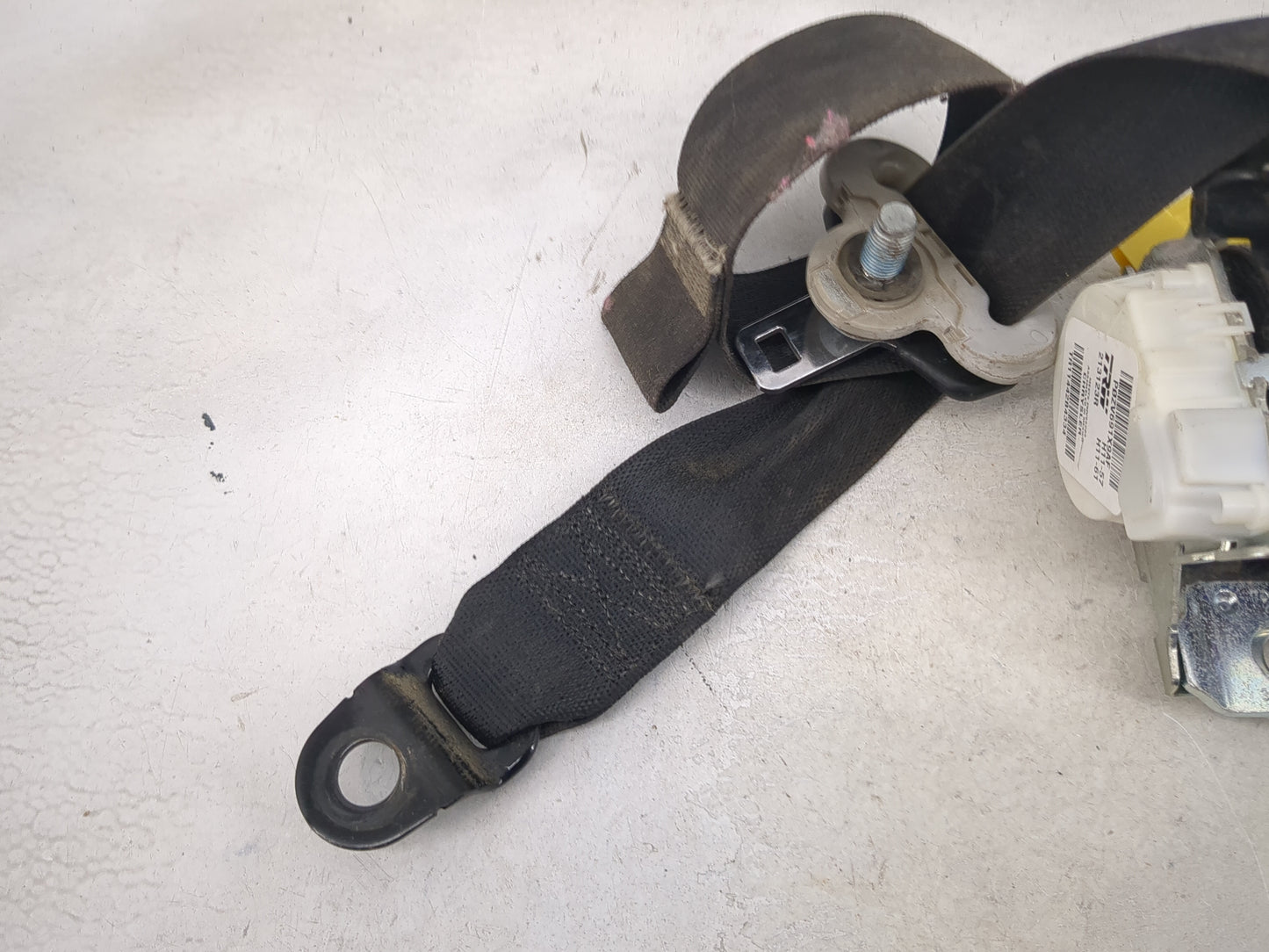2011-2013 Chrysler Town & Country Drvier Front Seatbelt Retractor 5011121 - Oemusedautoparts1.com