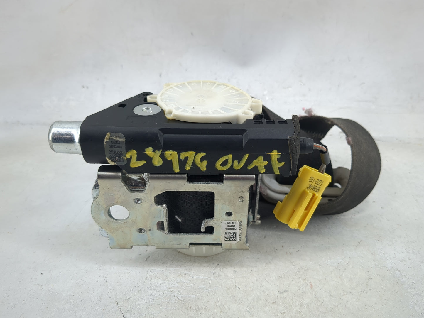 2011-2013 Chrysler Town & Country Drvier Front Seatbelt Retractor 5011121 - Oemusedautoparts1.com