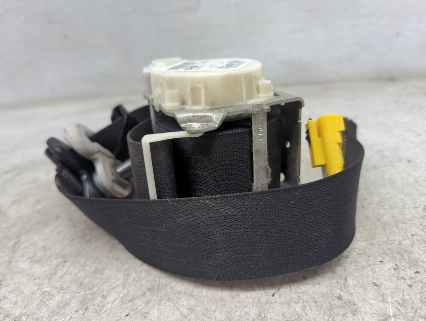 2011-2013 Chrysler Town & Country Passenger Front Seatbelt Retractor 5011122 - Oemusedautoparts1.com