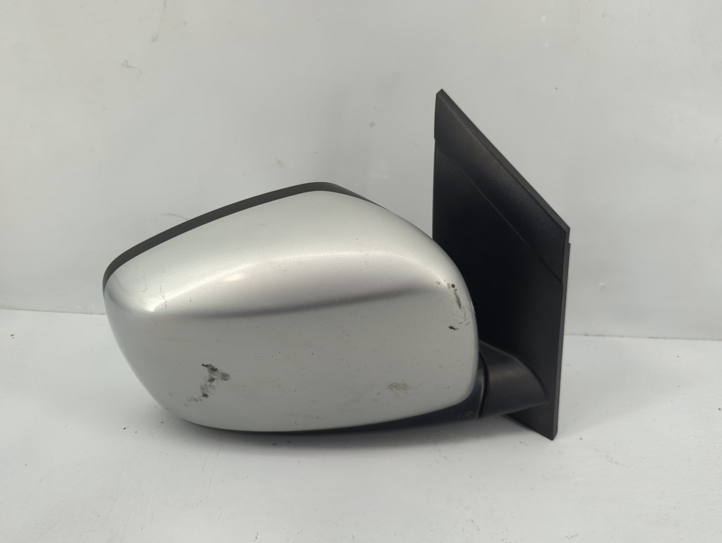 2008-2010 Chrysler Town & Country Passenger Side View Mirror - Right Door Mirror OEM Used - Oemusedautoparts1.com