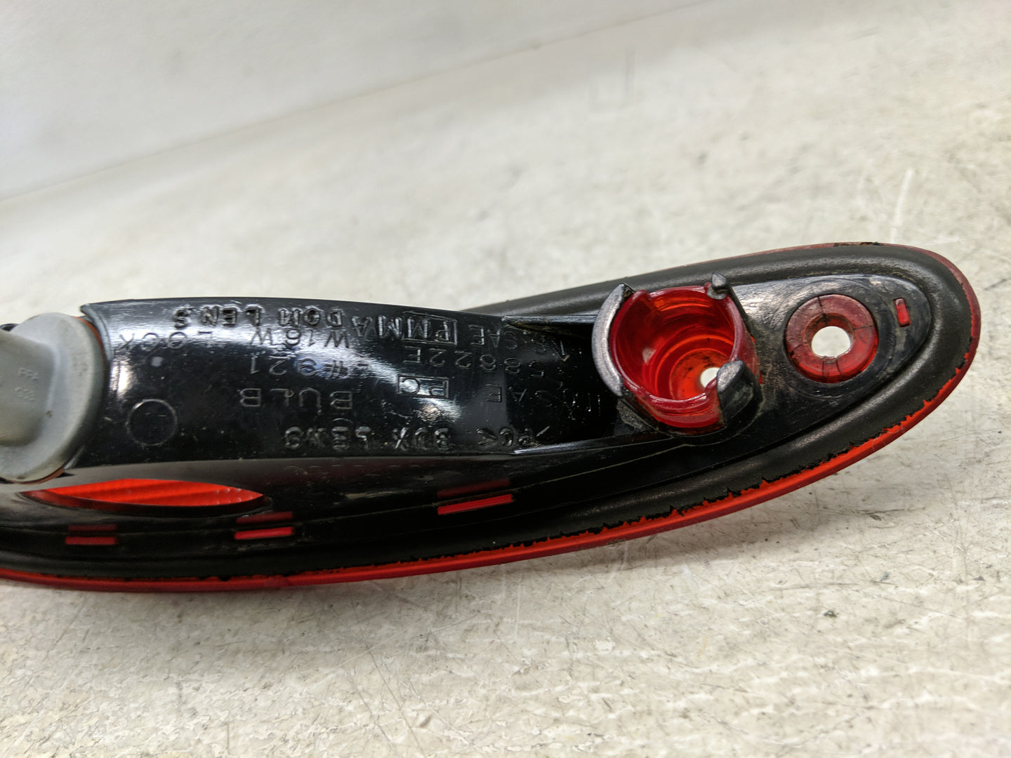 2004 Chrysler Town & Country Driver Left Side Deck Lid Mounted Tail Light - Oemusedautoparts1.com