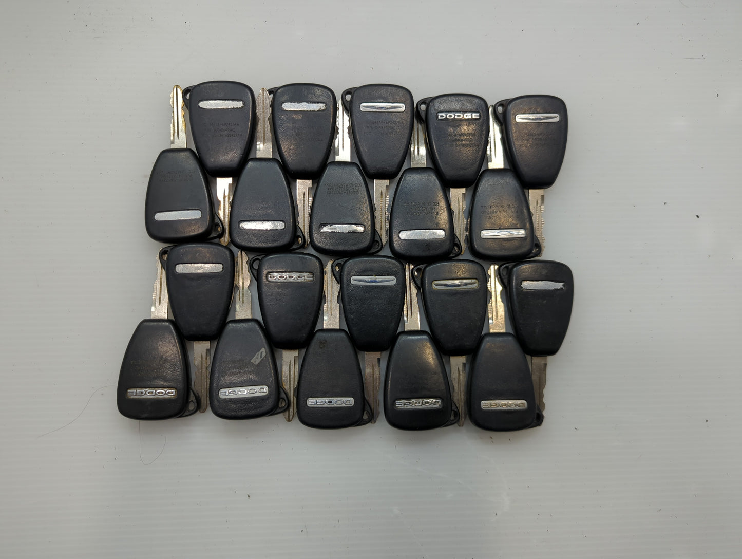 Lot of 20 Dodge Keyless Entry Remote Fob OHT692427AA | M3N5WY72XX | - Oemusedautoparts1.com