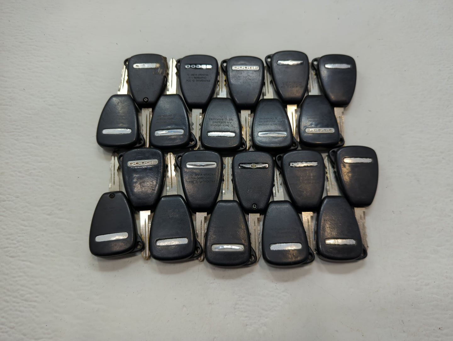 Lot of 20 Dodge Keyless Entry Remote Fob OHT692427AA | M3N5WY72XX | - Oemusedautoparts1.com