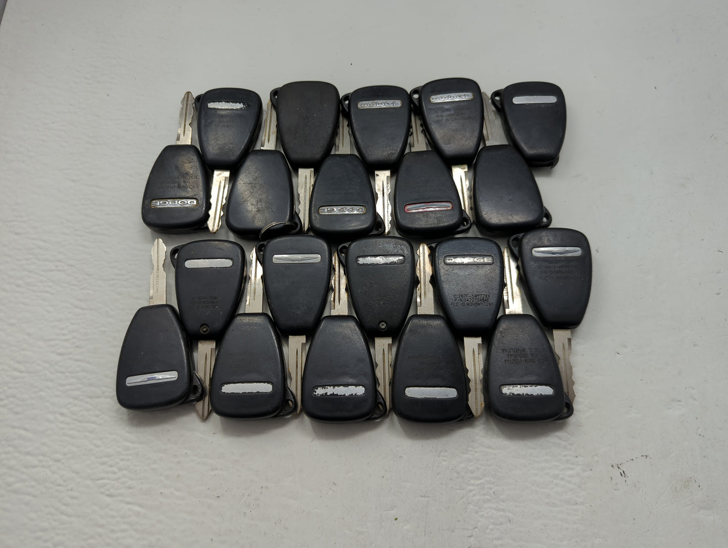 Lot of 20 Dodge Keyless Entry Remote Fob OHT692427AA | M3N5WY72XX | - Oemusedautoparts1.com
